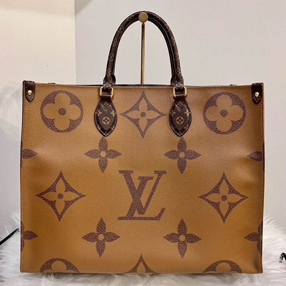 LV Limited Edition Louis Vuitton Giant Monogram Reverse Canvas OnTheGo GM Tote - Picture 3 of 16